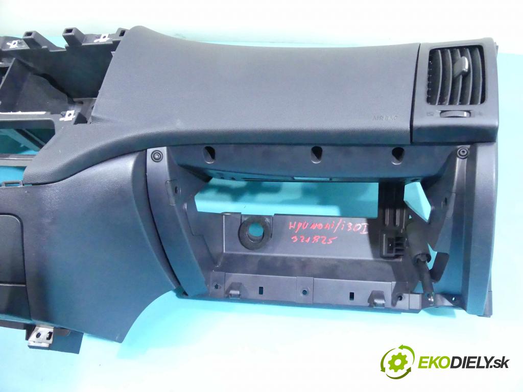 Hyundai I30 I 2007-2012 1.6 crdi 116 HP manual 85 kW 1582 cm3 5- kokpit,pristrojová doska rozdeľovacia