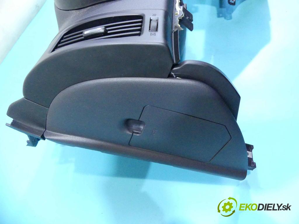 Hyundai I30 I 2007-2012 1.6 crdi 116 HP manual 85 kW 1582 cm3 5- kokpit,pristrojová doska rozdeľovacia