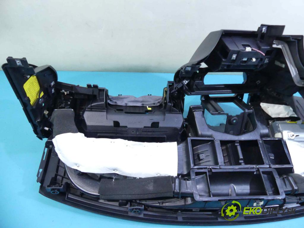 Hyundai I30 I 2007-2012 1.6 crdi 116 HP manual 85 kW 1582 cm3 5- kokpit,pristrojová doska rozdeľovacia