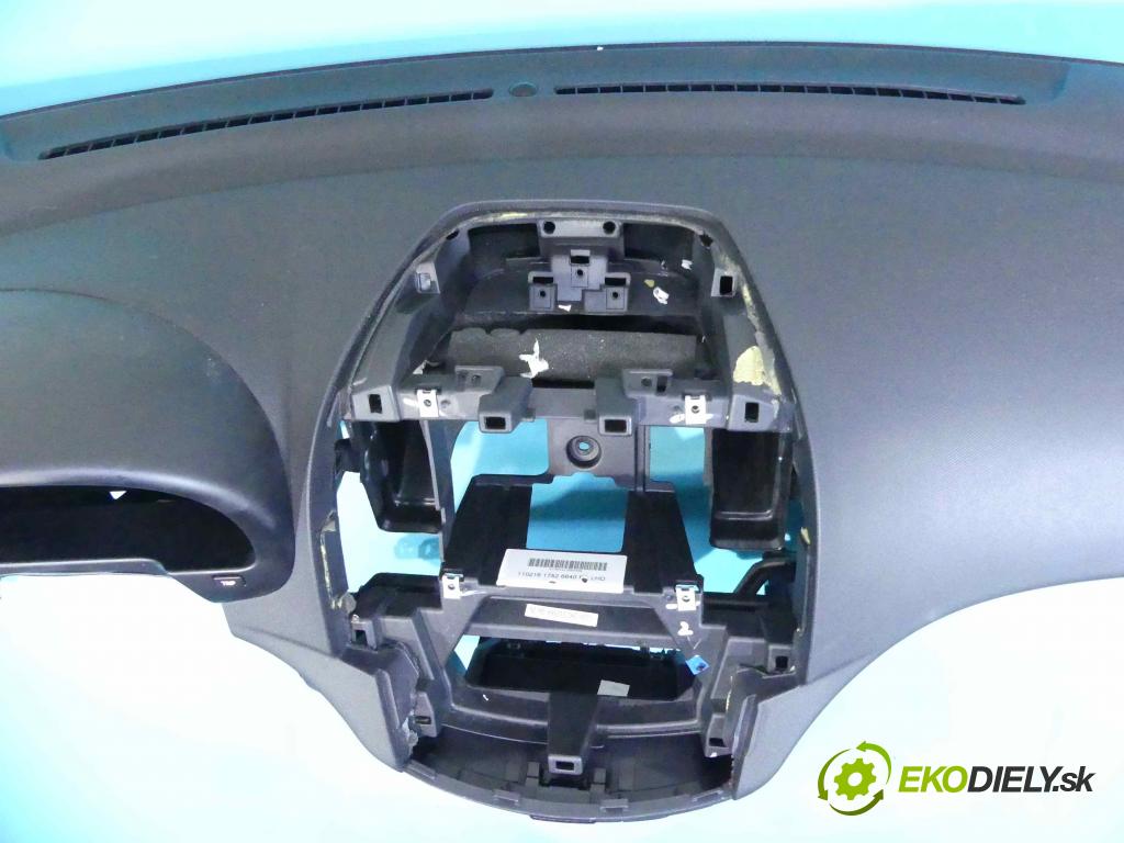 Hyundai I30 I 2007-2012 1.6 crdi 116 HP manual 85 kW 1582 cm3 5- kokpit,pristrojová doska rozdeľovacia