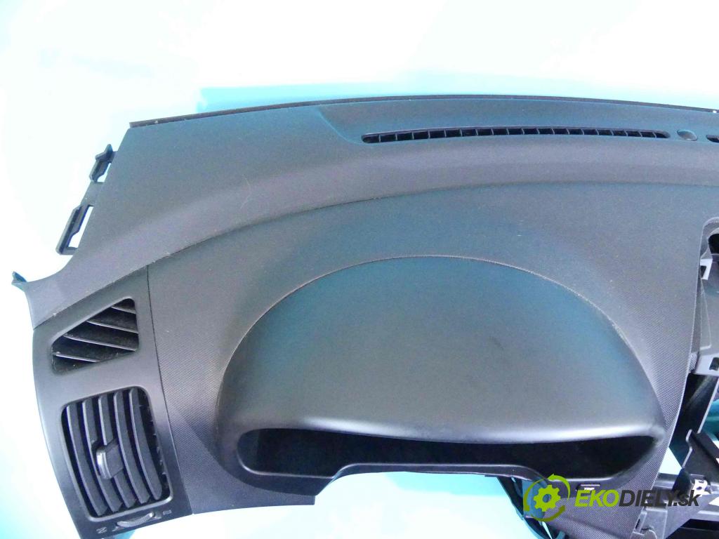 Hyundai I30 I 2007-2012 1.6 crdi 116 HP manual 85 kW 1582 cm3 5- kokpit,pristrojová doska rozdeľovacia