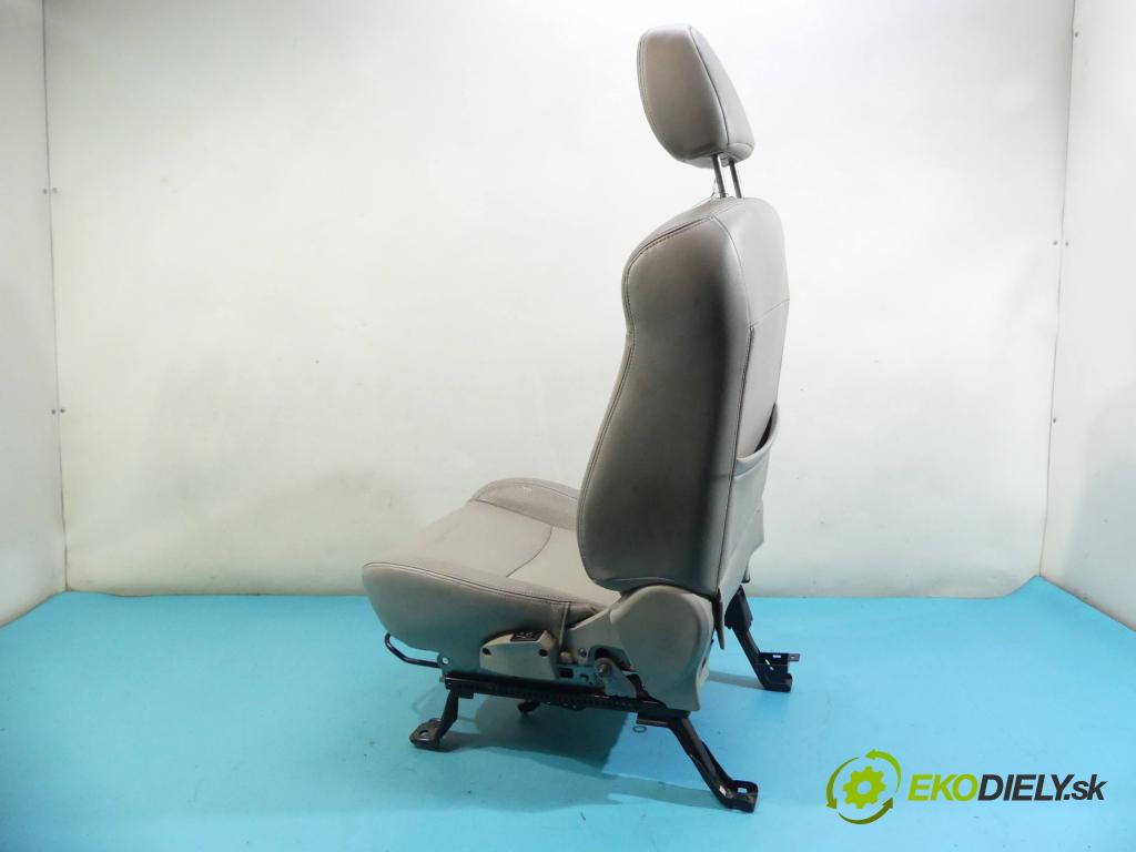 Mitsubishi Outlander II 2006-2013 2.0 DI-D 140 HP manual 103 kW 1968 cm3 5- Sedačka pravý  (Sedačky, sedadlá)