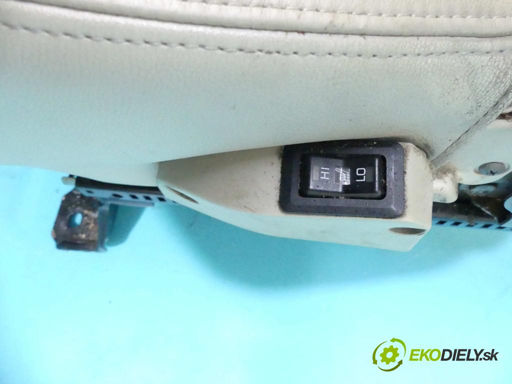 Mitsubishi Outlander II 2006-2013 2.0 DI-D 140 HP manual 103 kW 1968 cm3 5- Sedačka pravý  (Sedačky, sedadlá)