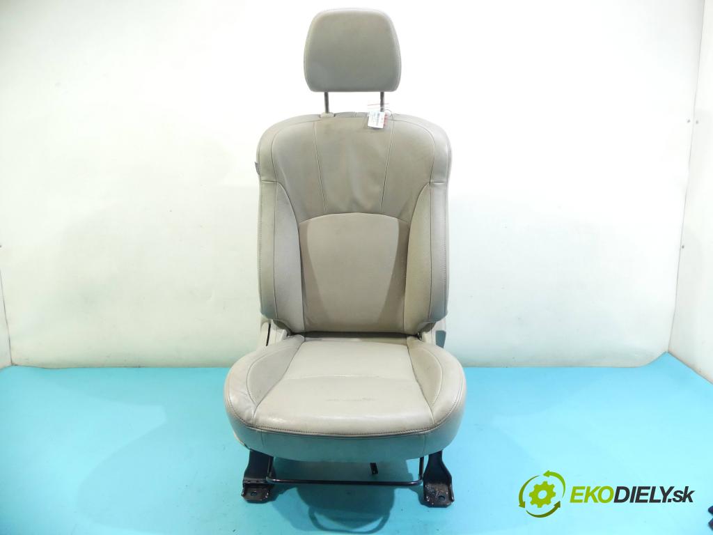 Mitsubishi Outlander II 2006-2013 2.0 DI-D 140 HP manual 103 kW 1968 cm3 5- Sedačka pravý  (Sedačky, sedadlá)