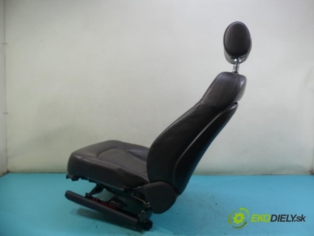 Audi Q7 2005-2015 3.0 tdi 211KM automatic 155 kW 2967 cm3 5- Sedačka pravý  (Sedačky, sedadlá)