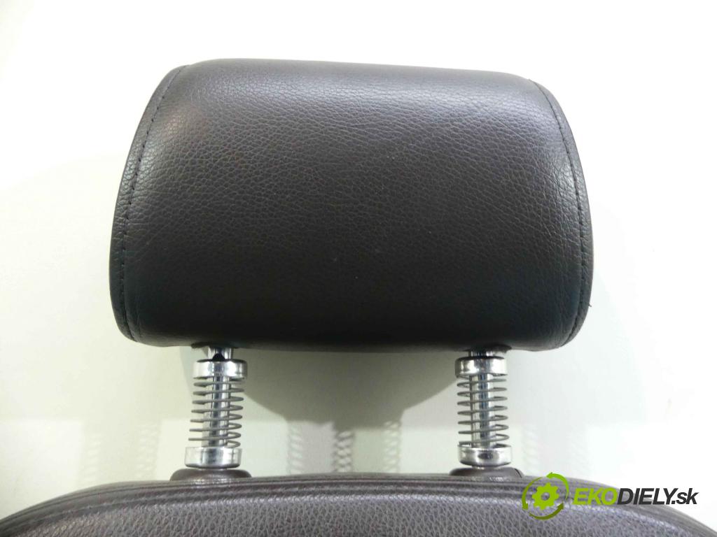 Audi Q7 2005-2015 3.0 tdi 211KM automatic 155 kW 2967 cm3 5- Sedačka pravý  (Sedačky, sedadlá)