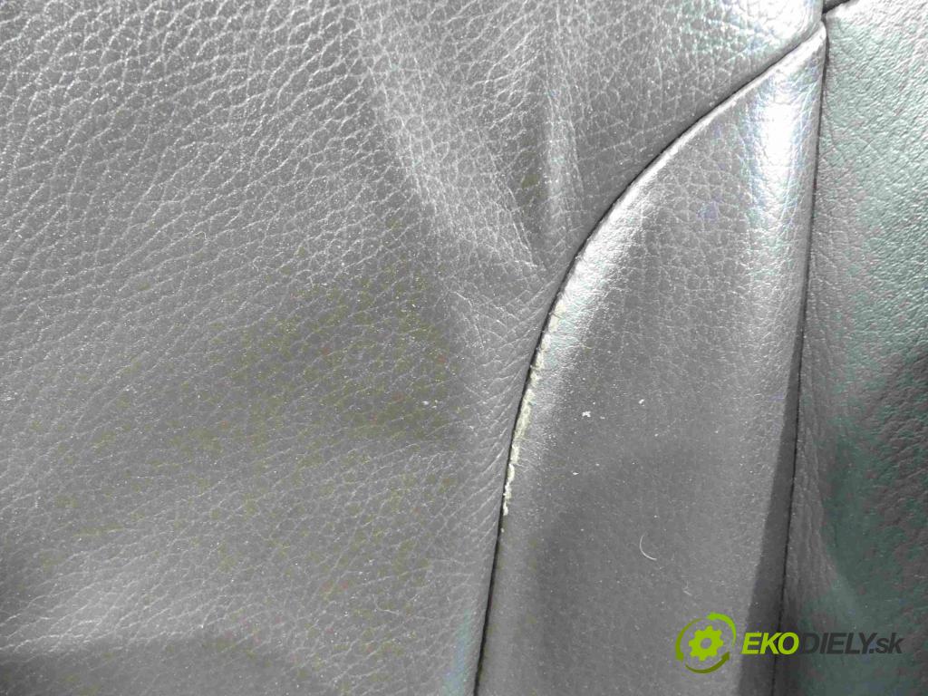 Audi Q7 2005-2015 3.0 tdi 211KM automatic 155 kW 2967 cm3 5- Sedačka pravý  (Sedačky, sedadlá)