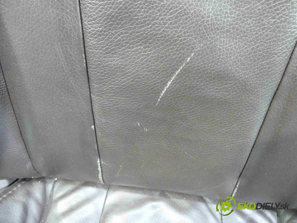 Audi Q7 2005-2015 3.0 tdi 211KM automatic 155 kW 2967 cm3 5- Sedačka pravý  (Sedačky, sedadlá)