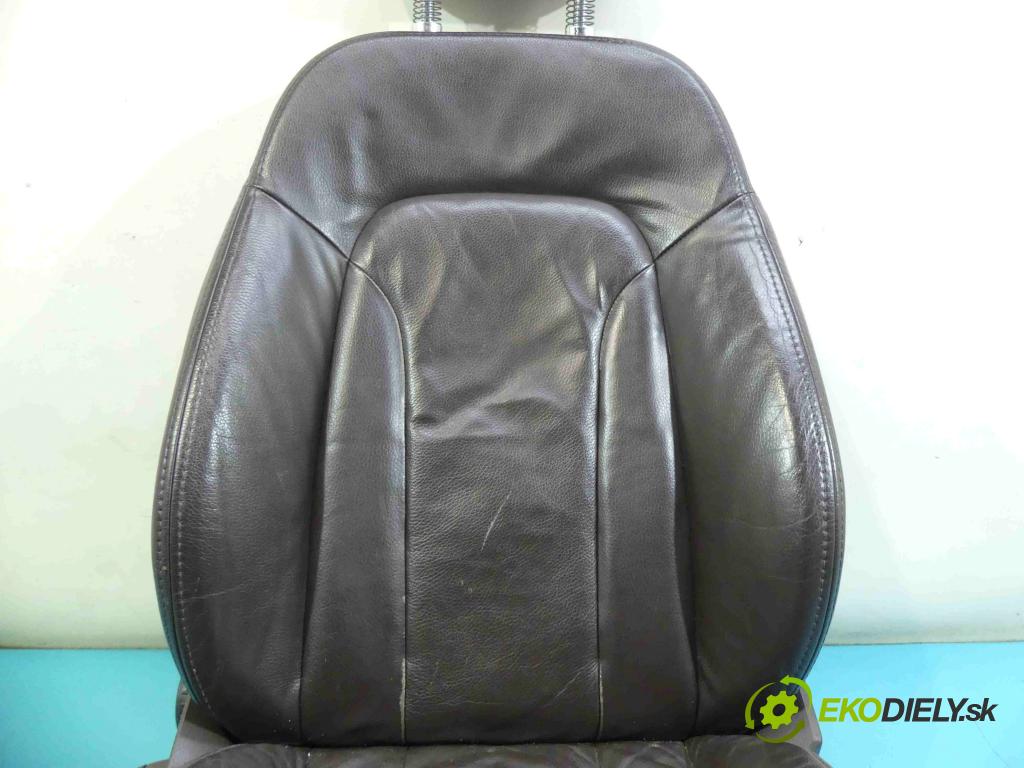 Audi Q7 2005-2015 3.0 tdi 211KM automatic 155 kW 2967 cm3 5- Sedačka pravý  (Sedačky, sedadlá)