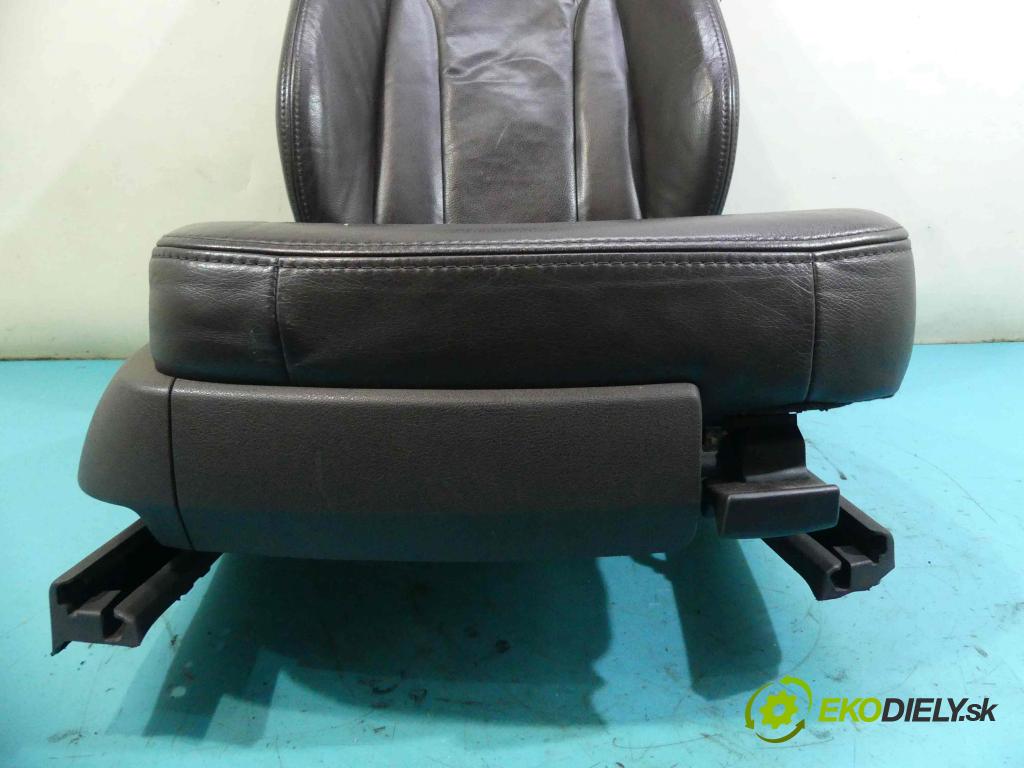 Audi Q7 2005-2015 3.0 tdi 211KM automatic 155 kW 2967 cm3 5- Sedačka pravý  (Sedačky, sedadlá)