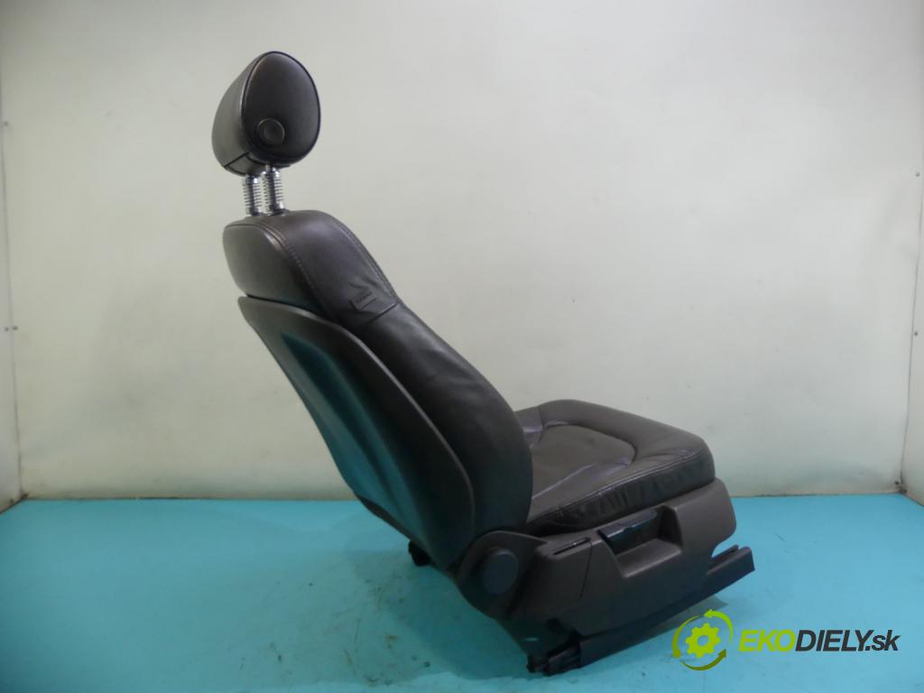 Audi Q7 2005-2015 3.0 tdi 211KM automatic 155 kW 2967 cm3 5- Sedačka pravý  (Sedačky, sedadlá)