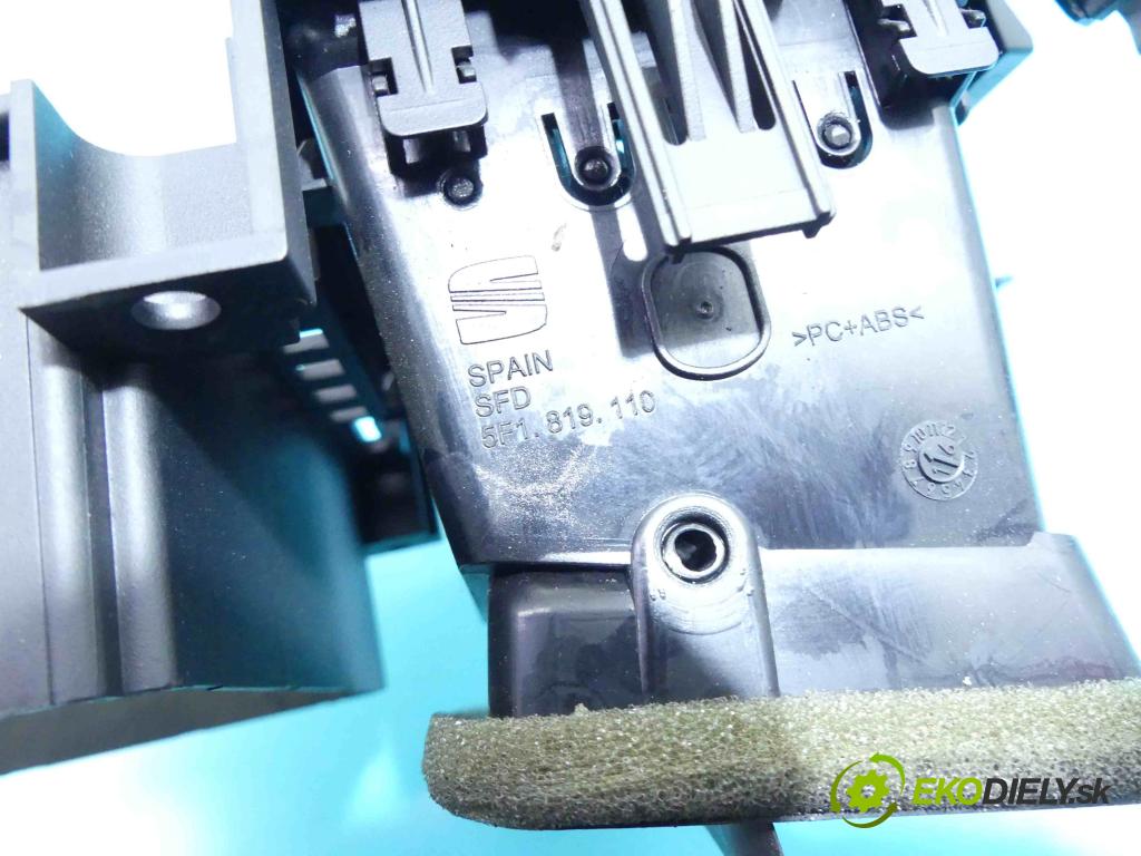 Seat Leon III 2012-2020 1.4 TSI 150 HP manual 110 kW 1395 cm3 5- Mřížka: kúrenia stredová 5F1820951 (Mriežky kúrenia (fukáre))