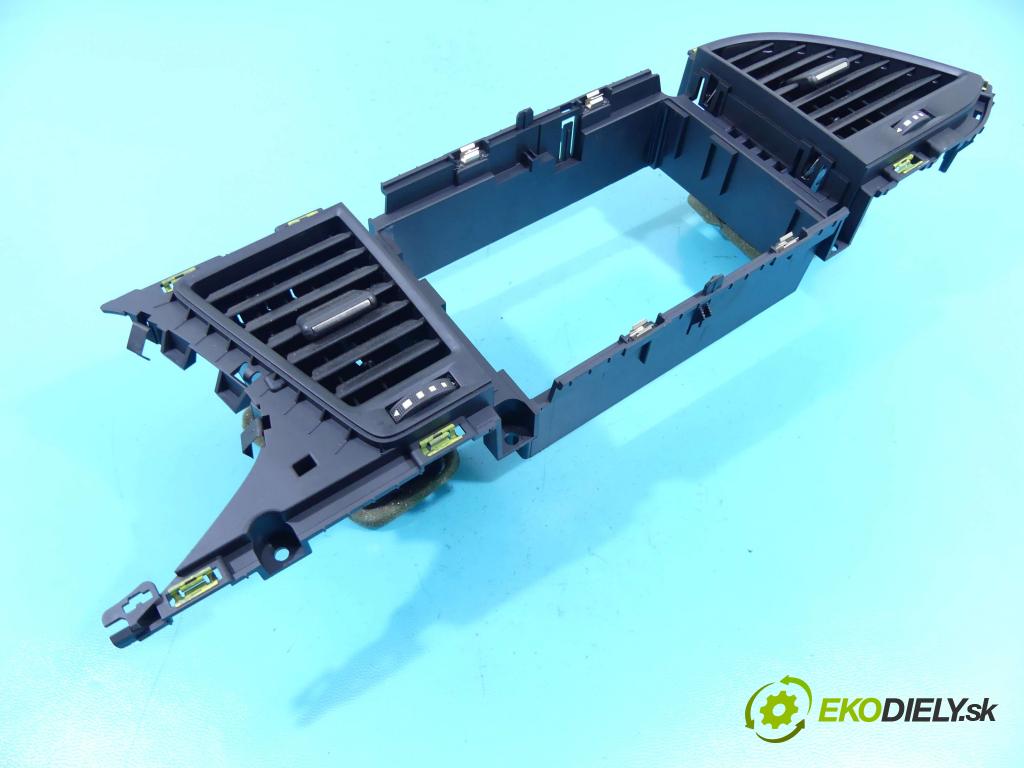 Seat Leon III 2012-2020 1.4 TSI 150 HP manual 110 kW 1395 cm3 5- Mřížka: kúrenia stredová 5F1820951 (Mriežky kúrenia (fukáre))