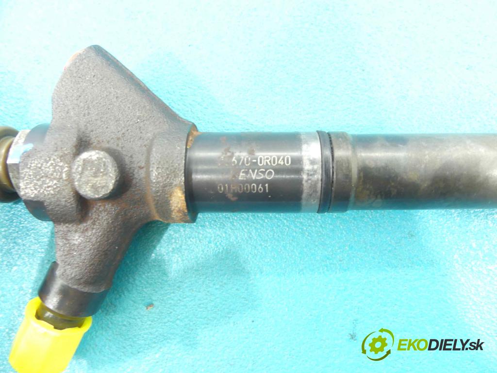 Toyota Avensis II T25 2003-2008 2.2 D-CAT 177 HP manual 130 kW 2231 cm3 5- vstrek 23670-0R040 (Vstrekovač paliva)