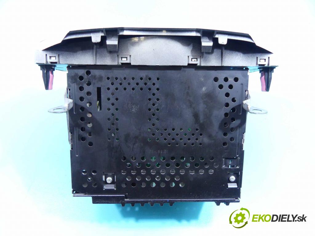 Toyota Yaris II 2005-2011 1.4 D4D 90 HP manual 66 kW 1364 cm3 5- Radio originál 86120-0D200