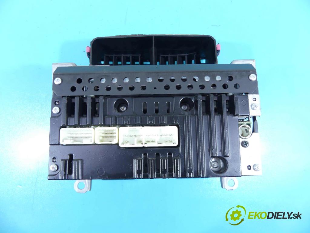 Toyota Yaris II 2005-2011 1.4 D4D 90 HP manual 66 kW 1364 cm3 5- Radio originál 86120-0D200