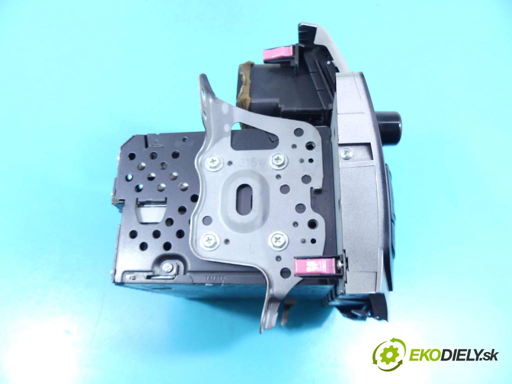Toyota Yaris II 2005-2011 1.4 D4D 90 HP manual 66 kW 1364 cm3 5- Radio originál 86120-0D200