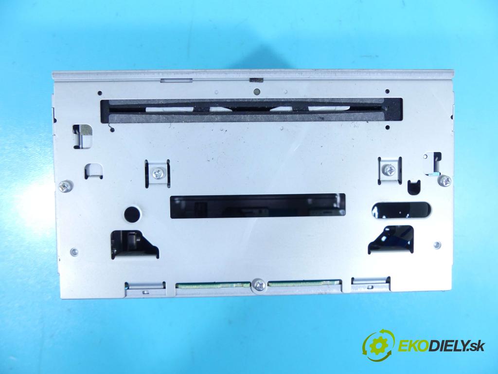 Mitsubishi Outlander II 2006-2013 2.0 DI-D 140 HP manual 103 kW 1968 cm3 5- Radio originál 8701A260