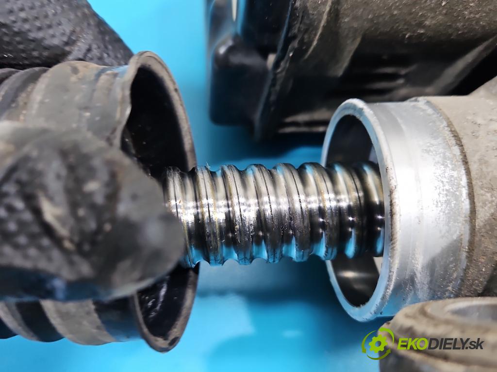 Ford Focus Mk3 2010-2018 1.0 T 125 HP manual 92 kW 998 cm3 5- Ozubené kolo: volant A0040345