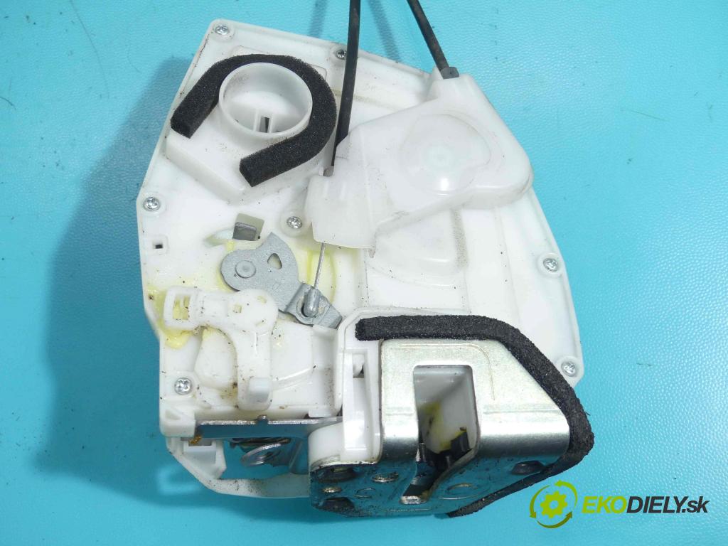 Suzuki SX4 I 2006-2014 1.6 16v 107 HP manual 79 kW 1586 cm3 5- zámek zadní pravý