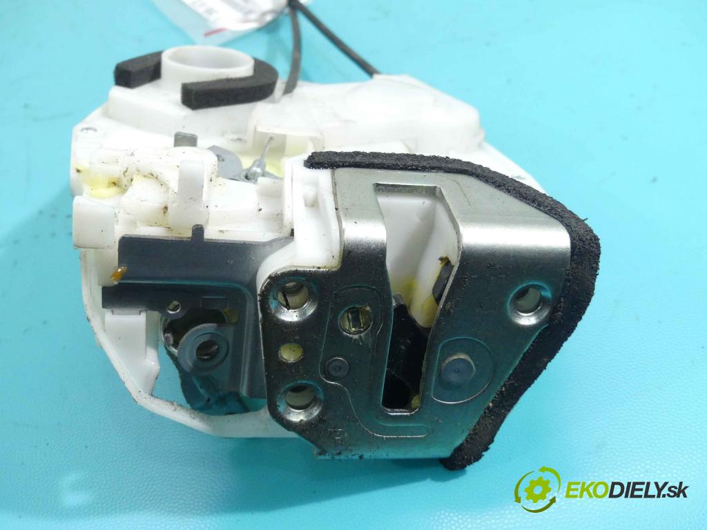 Suzuki SX4 I 2006-2014 1.6 16v 107 HP manual 79 kW 1586 cm3 5- zámek zadní pravý