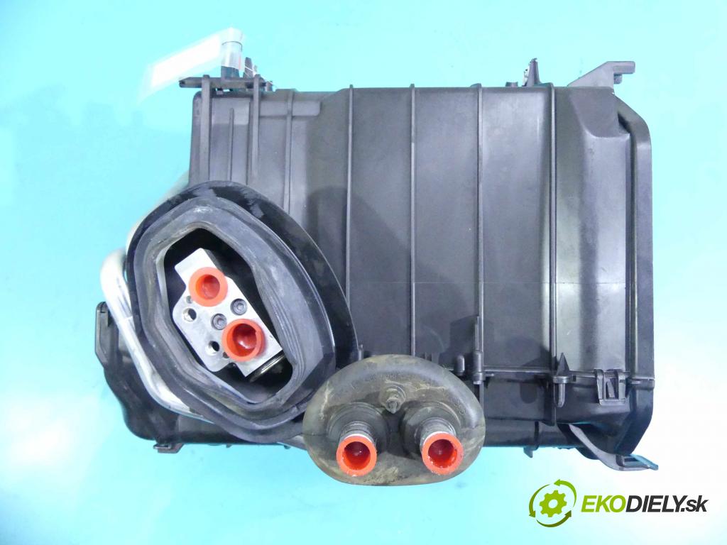 Audi A6 C7 2011-2018 2.0 TFSI 179KM manual 132 kW 1984 cm3 4- radiátor 4G1820005H (Radiátory topení)