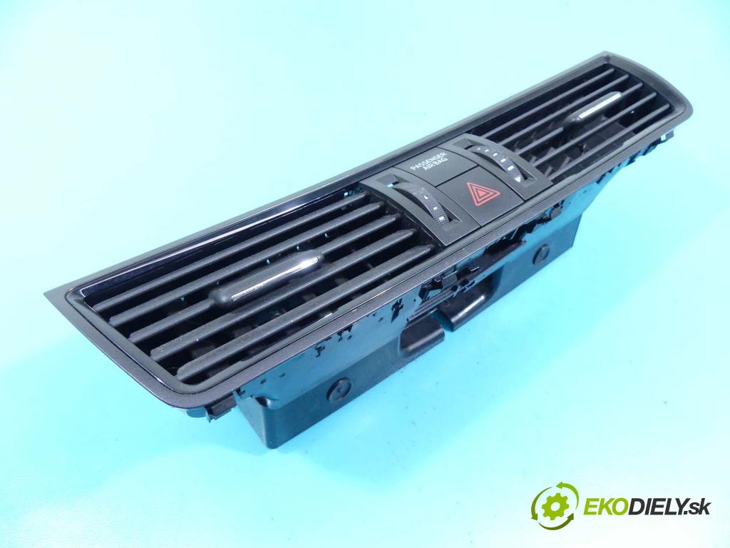 Skoda Rapid 2012-2019 1.2 TSI 105 HP manual 77 kW 1197 cm3 5- Mřížka: kúrenia stredová 5JA820951A (Mriežky kúrenia (fukáre))