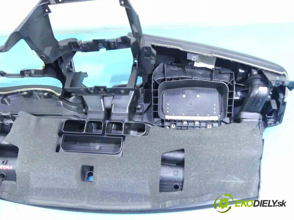 Lancia Delta III 2008-2014 1.9 jtd 190 HP manual 139,5 kW 1910 cm3 5- kokpit,pristrojová doska rozdeľovacia