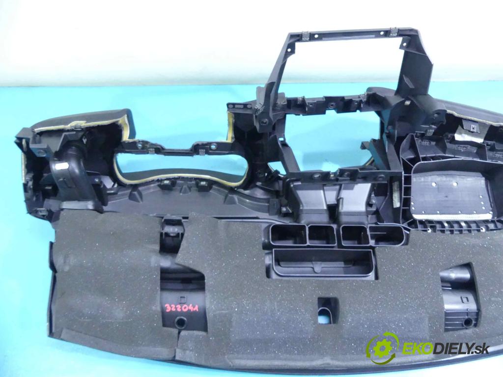 Lancia Delta III 2008-2014 1.9 jtd 190 HP manual 139,5 kW 1910 cm3 5- kokpit,pristrojová doska rozdeľovacia