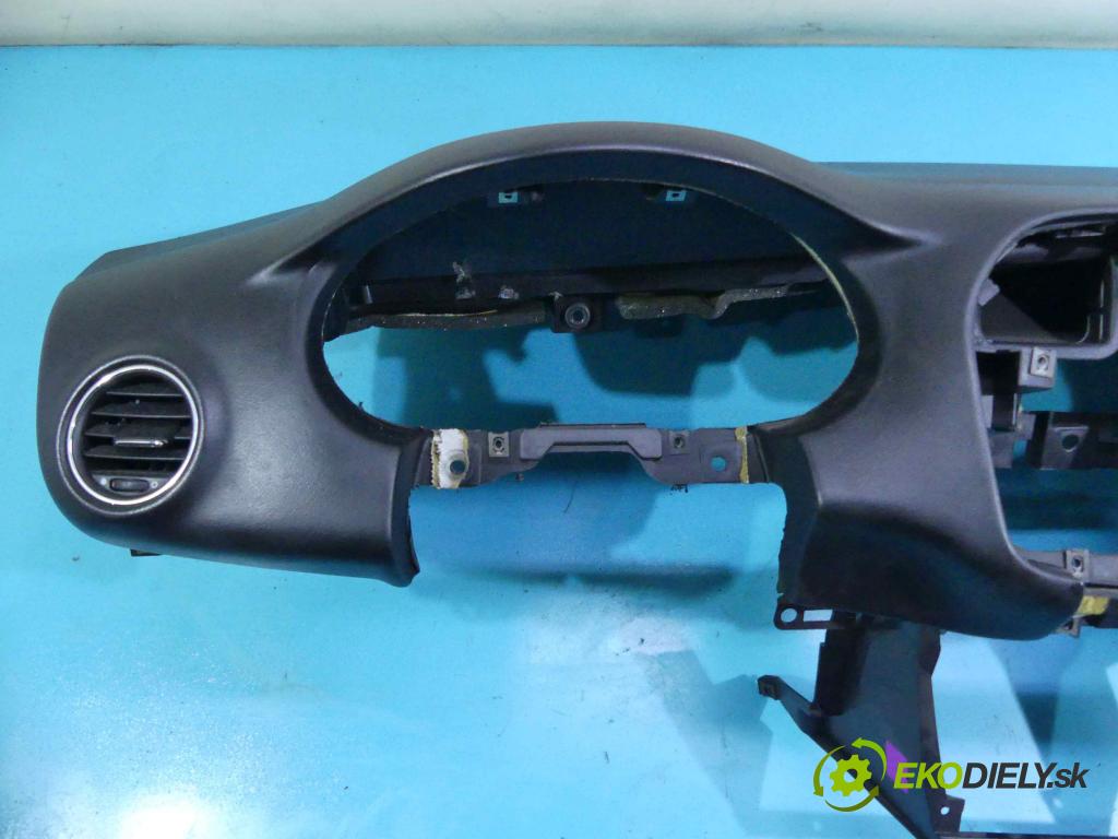 Lancia Delta III 2008-2014 1.9 jtd 190 HP manual 139,5 kW 1910 cm3 5- kokpit,pristrojová doska rozdeľovacia