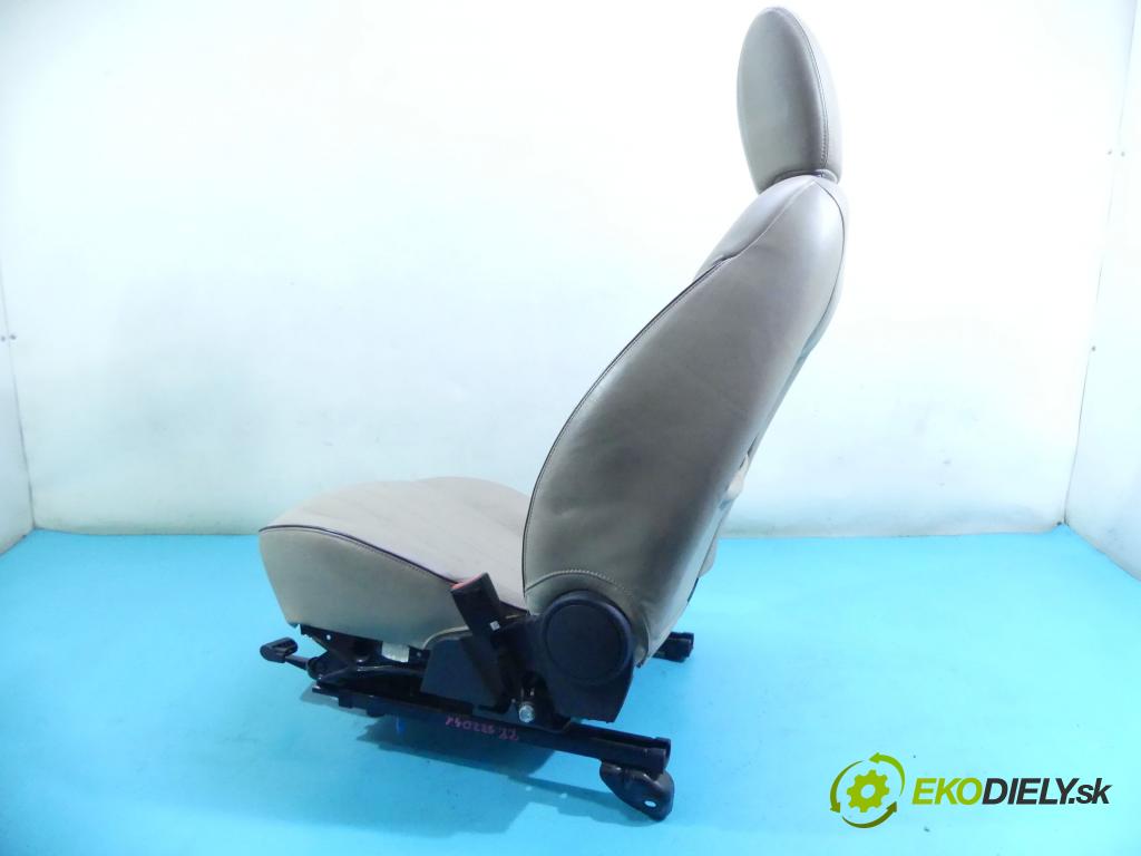 Lancia Delta III 2008-2014 1.9 jtd 190 HP manual 139,5 kW 1910 cm3 5- Sedačka pravý  (Sedačky, sedadlá)