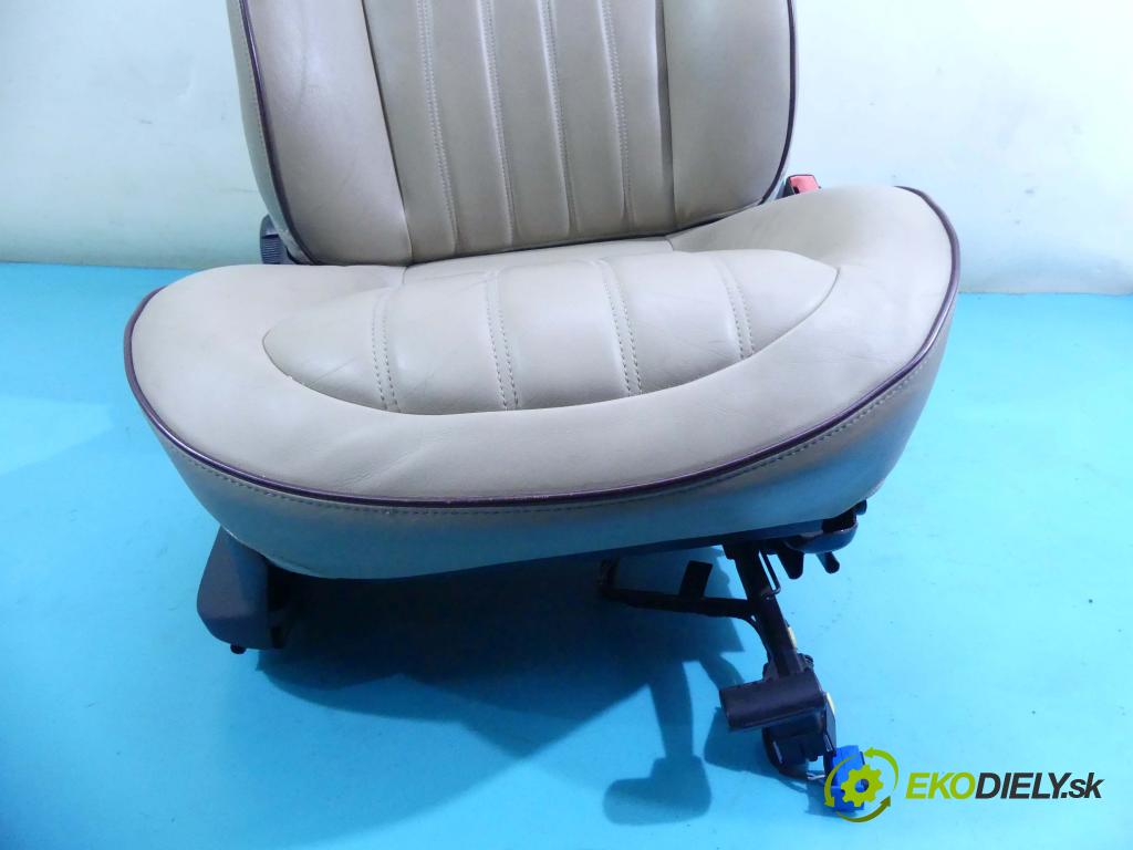 Lancia Delta III 2008-2014 1.9 jtd 190 HP manual 139,5 kW 1910 cm3 5- Sedačka pravý  (Sedačky, sedadlá)