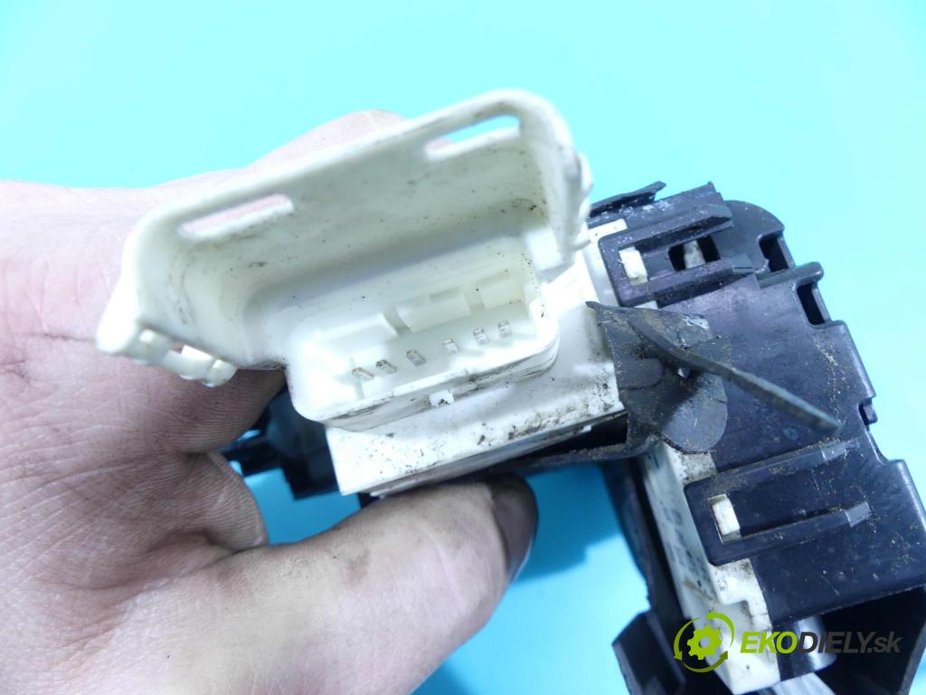 Citroen C4 I 2004-2011 1.6 hdi 90 hp manual 66 kW 1560 cm3 5- zámek zadní pravý 9686733580