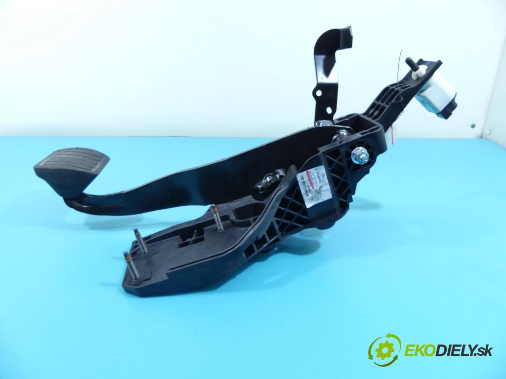 Toyota Proace II 2016- 2.0 D4D 177 HP automatic 130 kW 1997 cm3 5- pedále 9839872180 (Pedále)