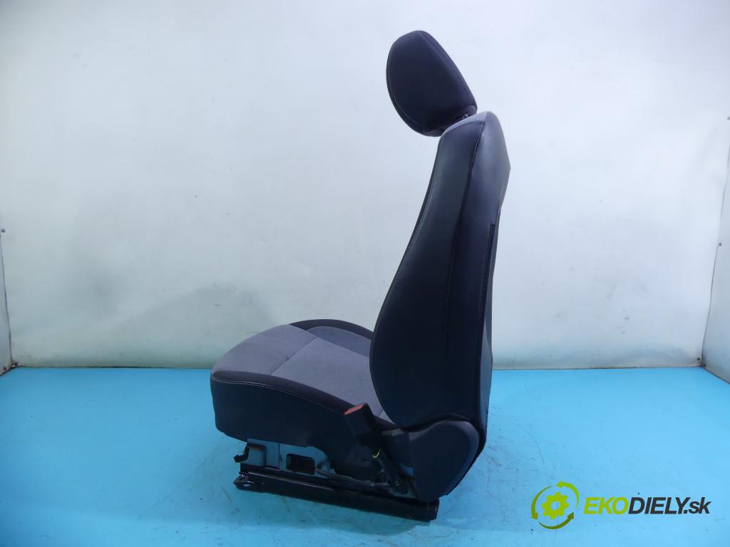 Hyundai i20 II 2014 -2020 1.2 16v 84KM manual 61,8 kW 1248 cm3 5- Sedadlo pravý  (Sedačky, sedadla)