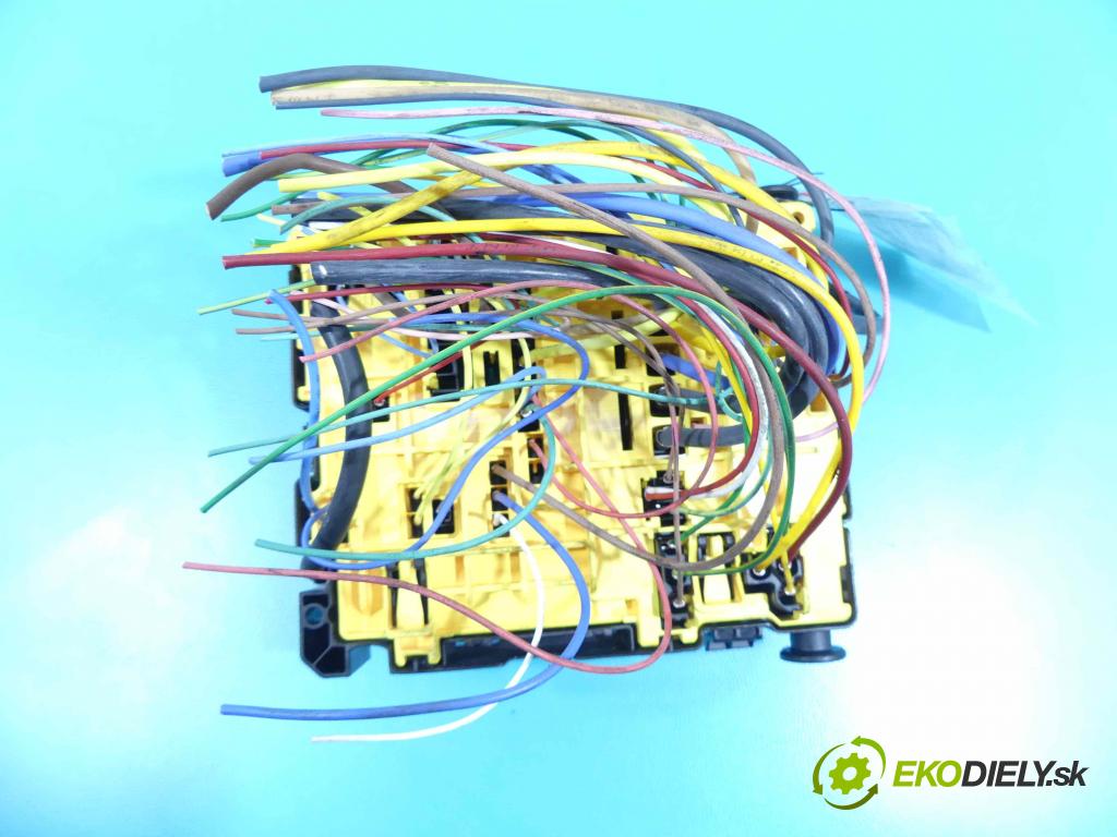 Toyota Proace II 2016- 2.0 D4D 177 hp automatic 130 kW 1997 cm3 5- skříňka pojistková 9808959080 (Pojistkové skříňky)