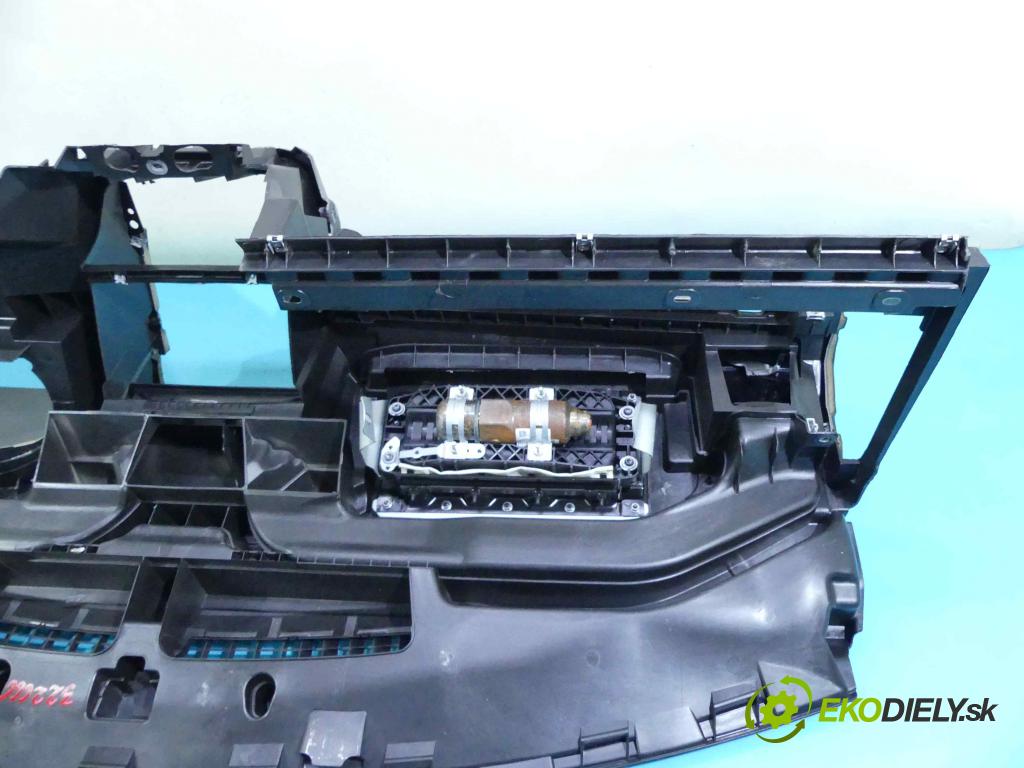 Vw Golf VI 2008-2013 1.6 tdi 105 HP manual 77 kW 1598 cm3 5- kokpit,pristrojová doska rozdeľovacia