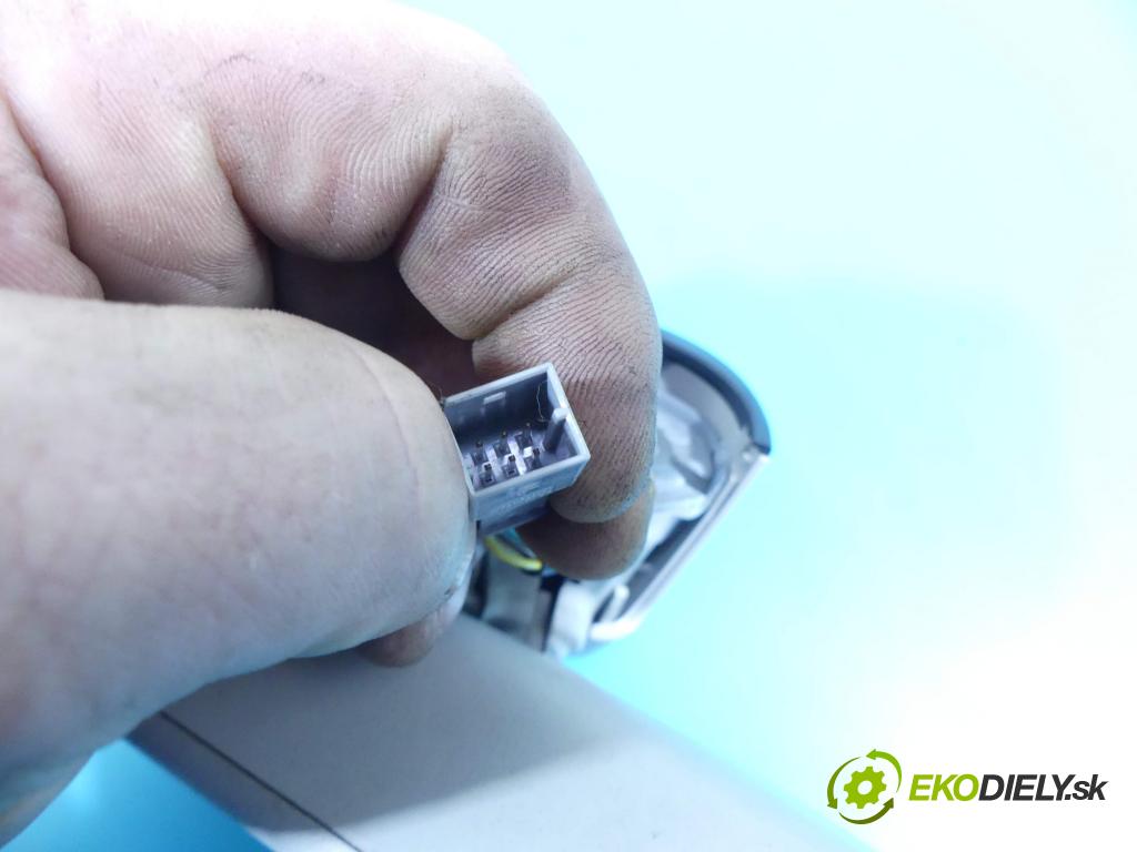 Seat Exeo 2.0 tdi 143 hp manual 105 kW 1968 cm3 4- zpětné zrcátko vnitřní  (Světla vnitřní)