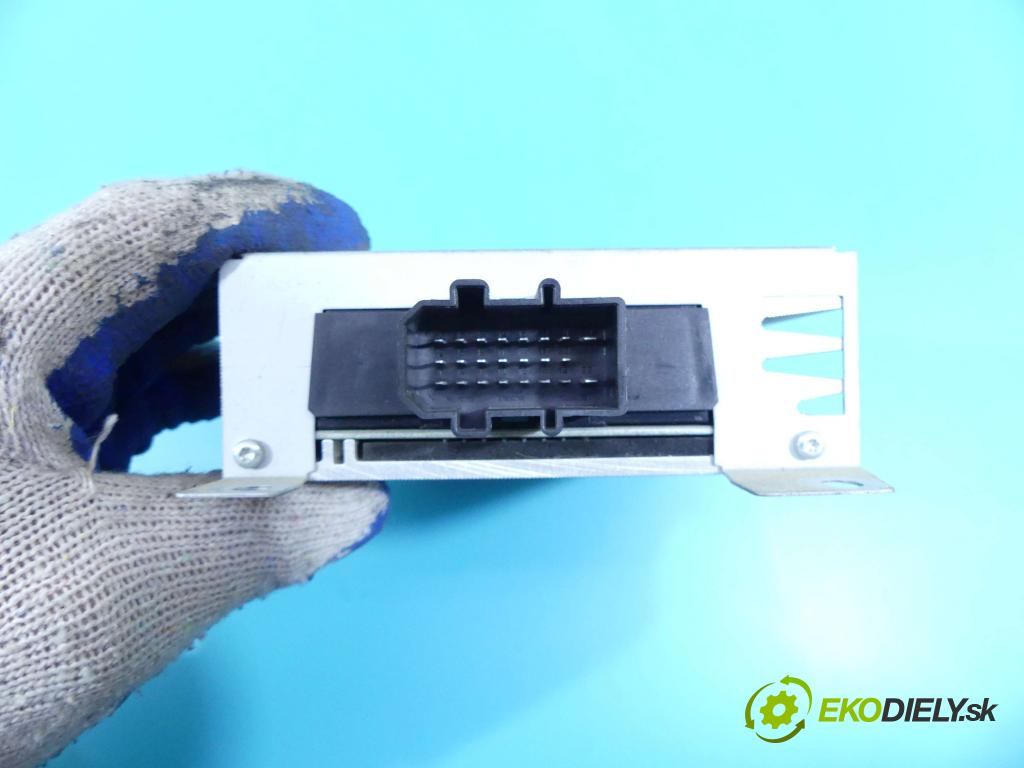 Seat Exeo 2.0 tdi 143 HP manual 105 kW 1968 cm3 4- Zesilovač: 3R0035223 (Zosilňovače)