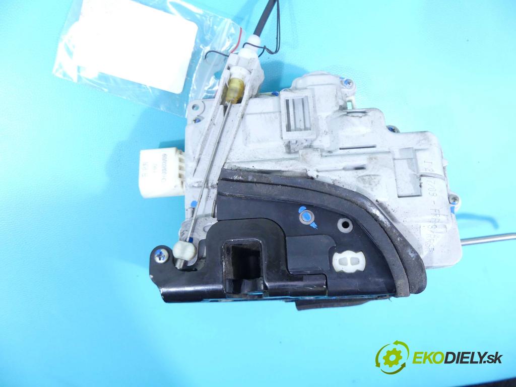 Seat Exeo 2.0 tdi 143 hp manual 105 kW 1968 cm3 4- zámek přední pravý 8E1837016AA