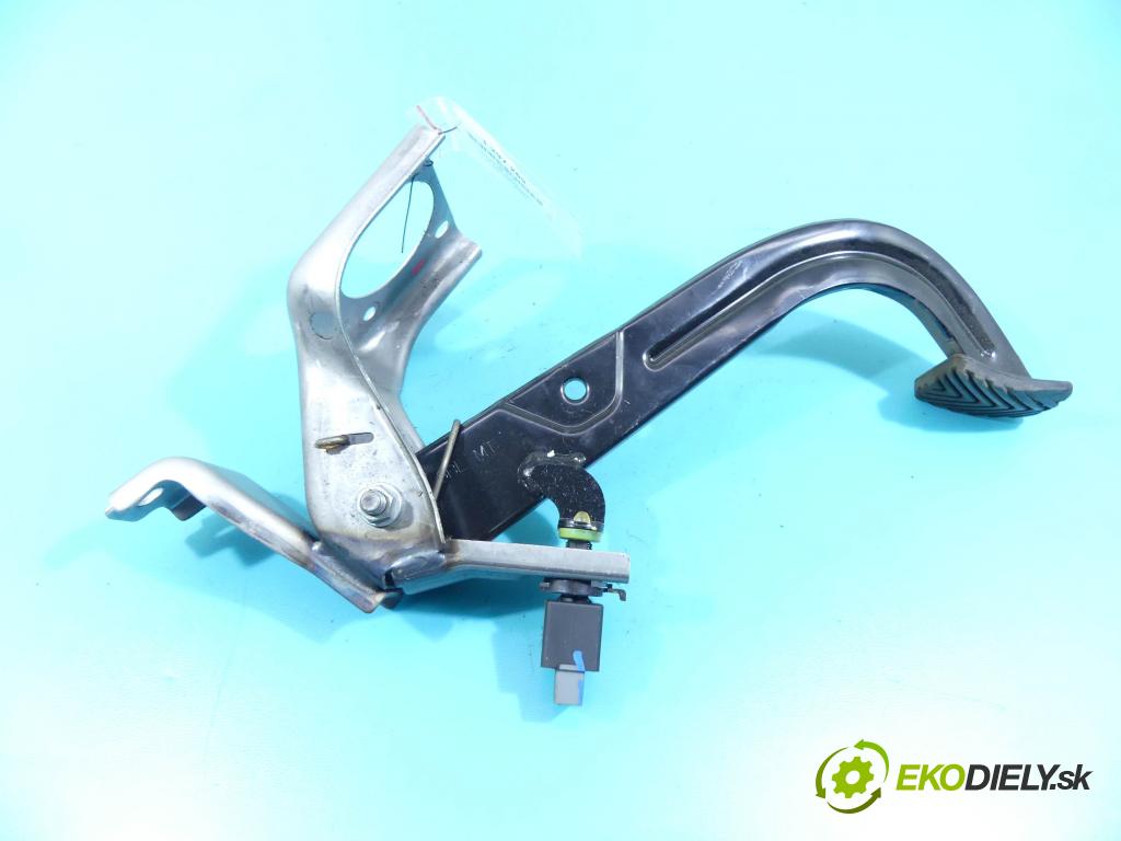 Hyundai i20 II 2014 -2020 1.2 16v 84KM manual 61,8 kW 1248 cm3 5- pedále 32800-C8100 (Pedále)