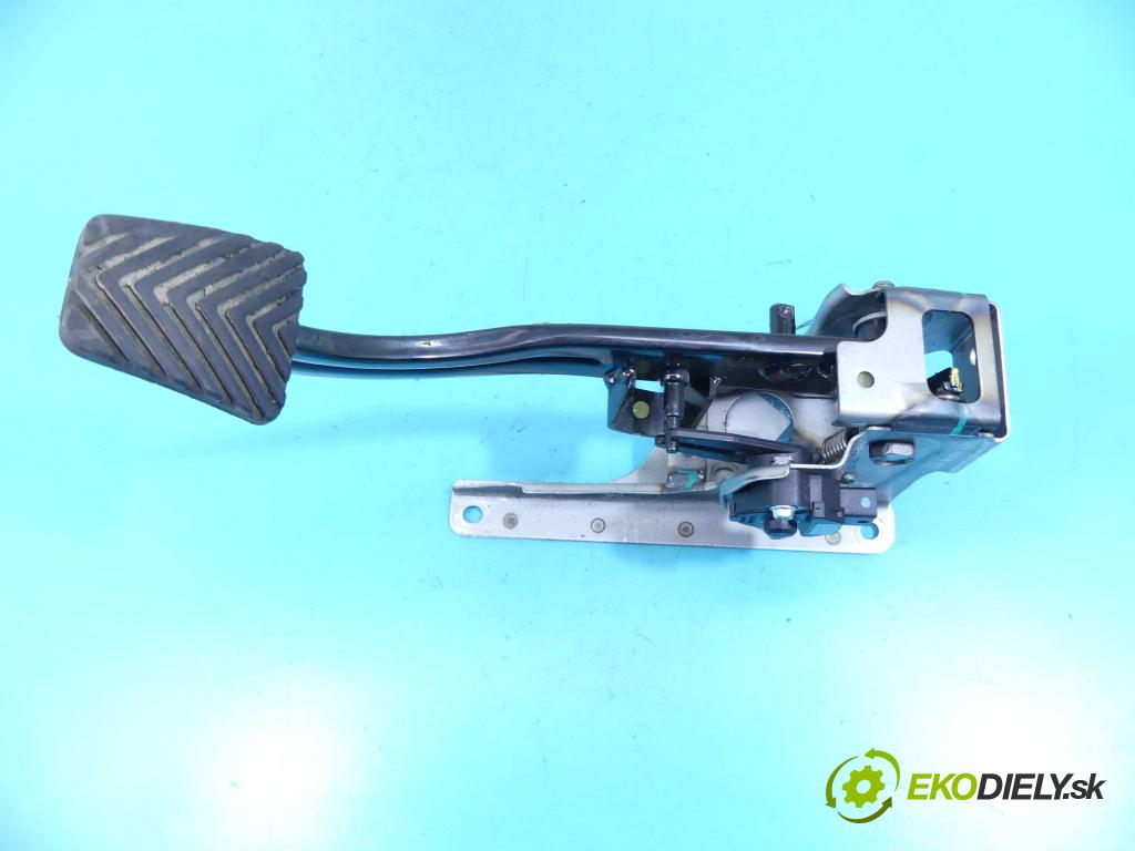 Hyundai i20 II 2014 -2020 1.2 16v 84KM manual 61,8 kW 1248 cm3 5- pedále 32802-C8100 (Pedále)