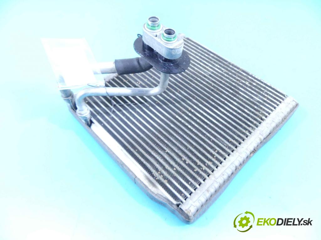 Hyundai i20 II 2014 -2020 1.2 16v 84KM manual 61,8 kW 1248 cm3 5- radiátor  (Radiátory topení)