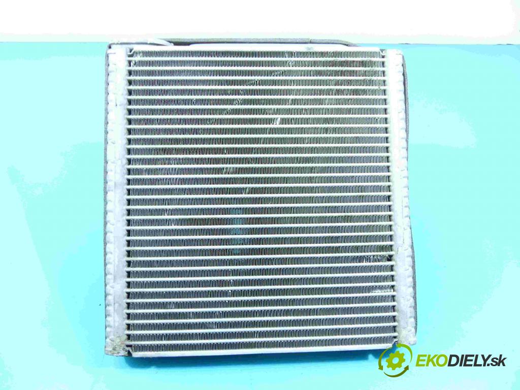 Hyundai i20 II 2014 -2020 1.2 16v 84KM manual 61,8 kW 1248 cm3 5- radiátor  (Radiátory topení)