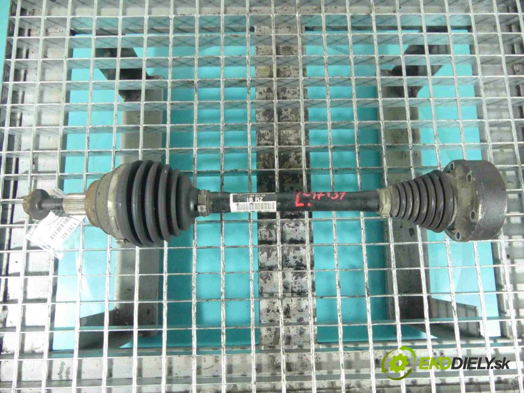 Seat Leon III 2012-2020 1.4 TSI 150 HP manual 110 kW 1395 cm3 5- poloos ľavé 5Q0407271BR (Poloosy)