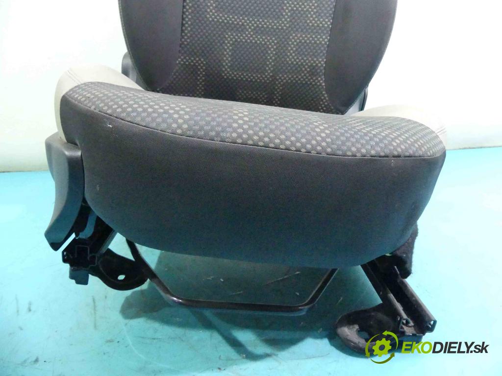 Fiat Panda III 2011- 1,3.0 jtd 75 HP manual 55 kW 1248 cm3 5- Sedačka pravý  (Sedačky, sedadlá)