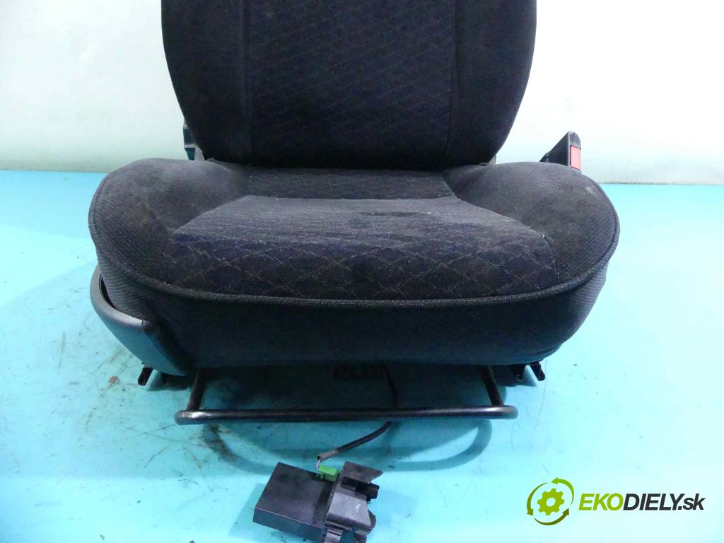 Opel Astra II 1998-2009 1.8 16v 116 HP manual 85 kW 1796 cm3 4- Sedačka pravý  (Sedačky, sedadlá)