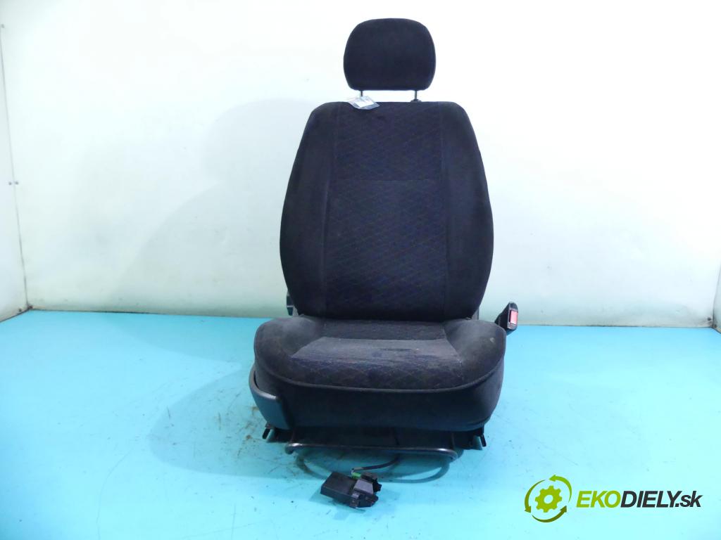 Opel Astra II 1998-2009 1.8 16v 116 HP manual 85 kW 1796 cm3 4- Sedačka pravý  (Sedačky, sedadlá)
