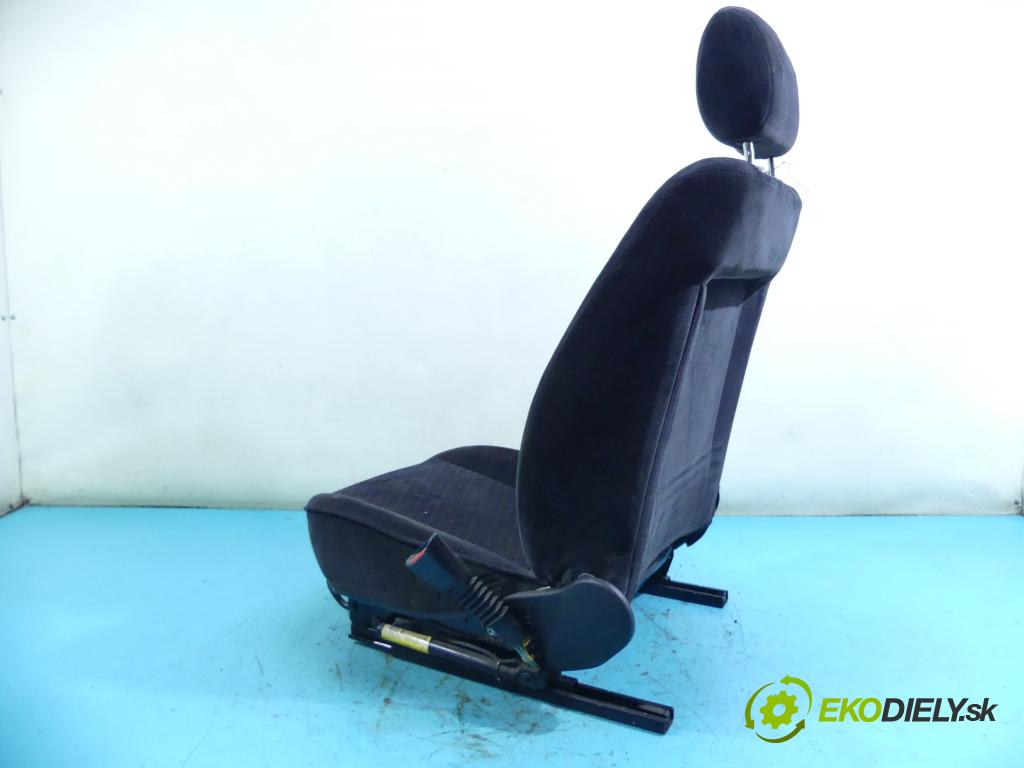Opel Astra II 1998-2009 1.8 16v 116 HP manual 85 kW 1796 cm3 4- Sedačka pravý  (Sedačky, sedadlá)
