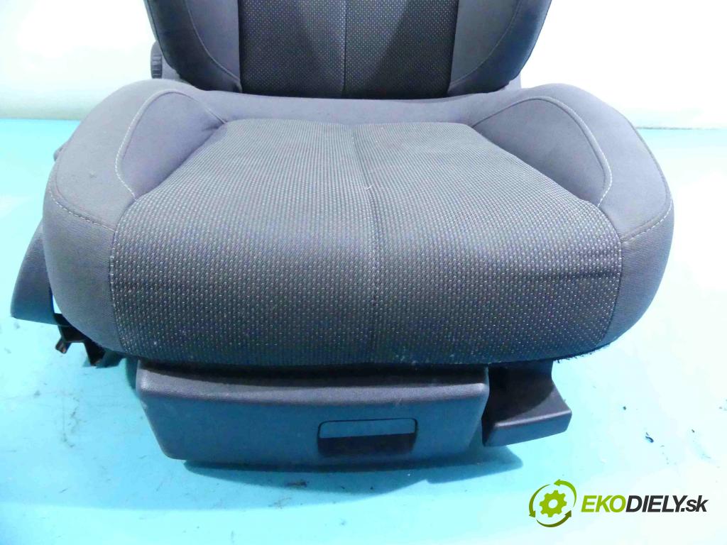 Seat Exeo 2.0 tdi 143 hp manual 105 kW 1968 cm3 4- Sedadlo pravý  (Sedačky, sedadla)